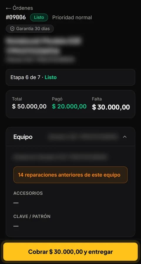 La misma orden en el celular: Total $ 50.000,00, Pagó $ 20.000,00, Falta $ 30.000,00 y el botón para cobrar y entregar.